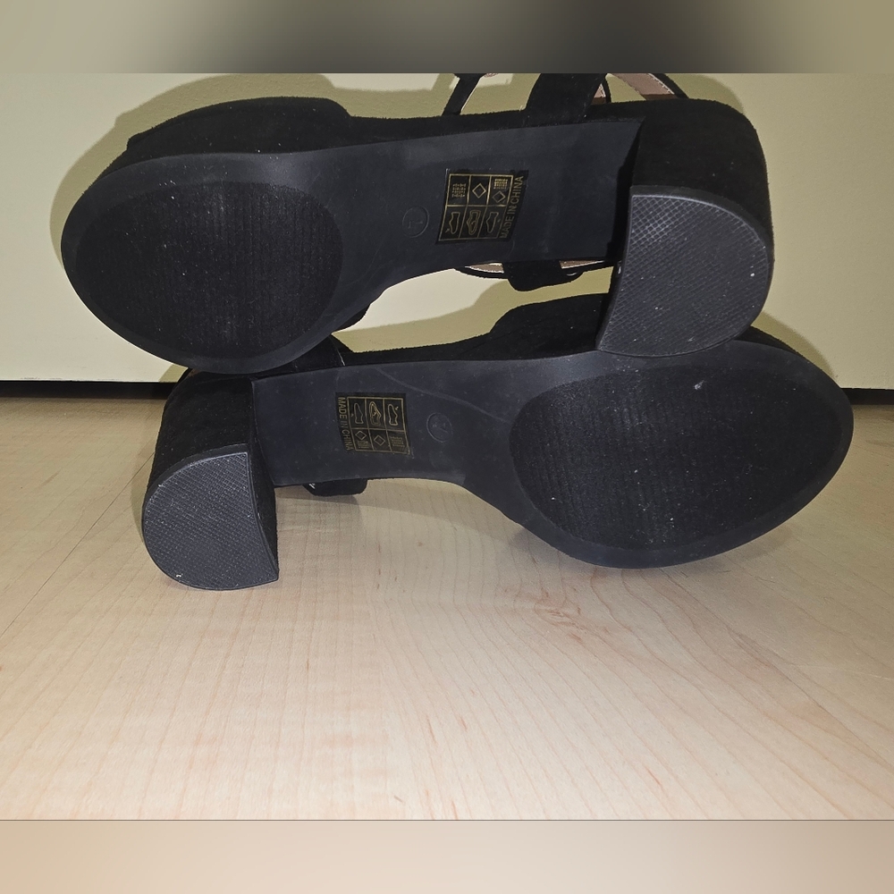 New In Box Journee Collection Nairri Strappy Heels Size: 7 Wide - Picture 11 of 11
